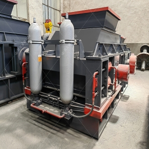 1200x800大型半自動液壓對輥破碎機發貨