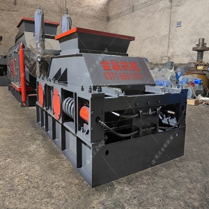 1500*1000全液壓對輥制砂機(jī)設(shè)備發(fā)往江西
