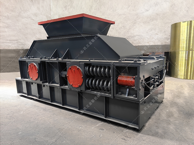 如何選擇青石制砂設(shè)備，時(shí)產(chǎn)50噸對輥制砂機(jī)多少錢一臺？