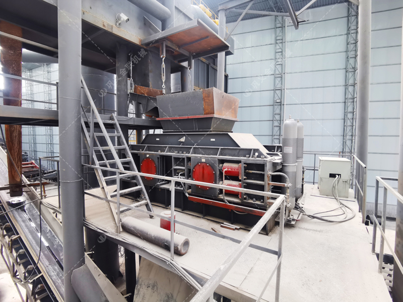 如何操作液壓對輥制砂機(jī)以達(dá)到較佳破碎效果？